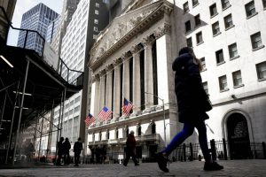 Wall Street finit en ordre dispersé, freinée par le rendement des bons du Trésor