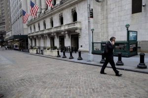 Wall Street termine dans le rouge avec les inquiétudes sur les taux d'intérêt