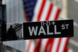 Wall Street finit en baisse, les rendements obligataires ont pesé
