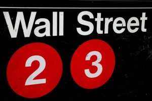 Wall Street termine en léger rebond
