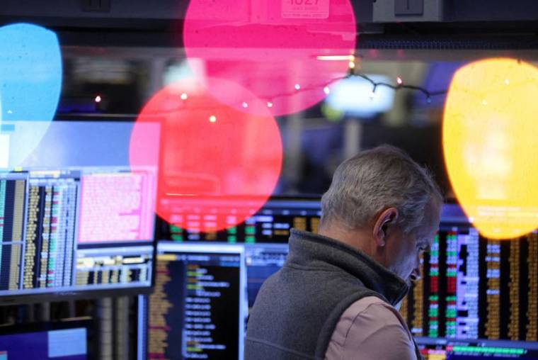 Un trader travaille dans la salle des marchés de la Bourse de New York (NYSE), à New York