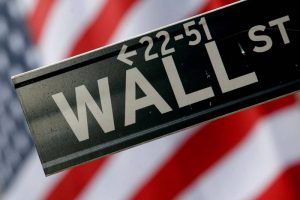 Wall Street plonge, plombée par les craintes d'une récession