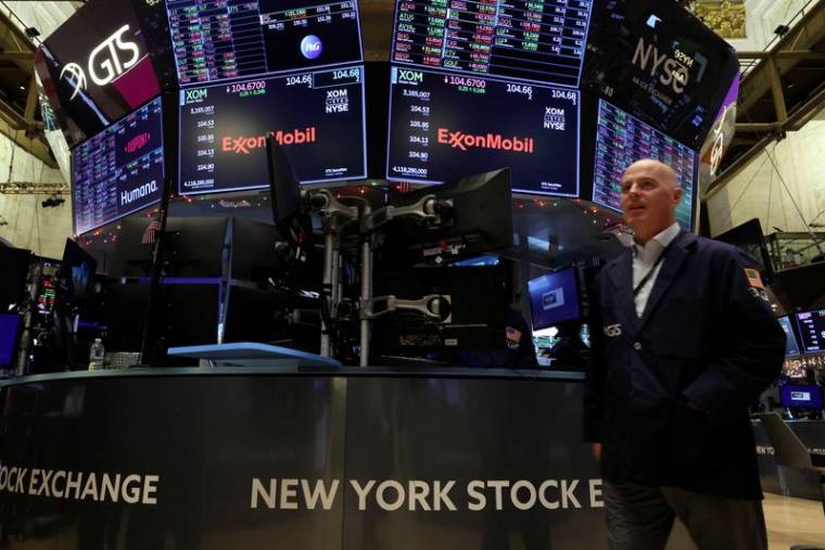 Des traders travaillent au NYSE à New York.
