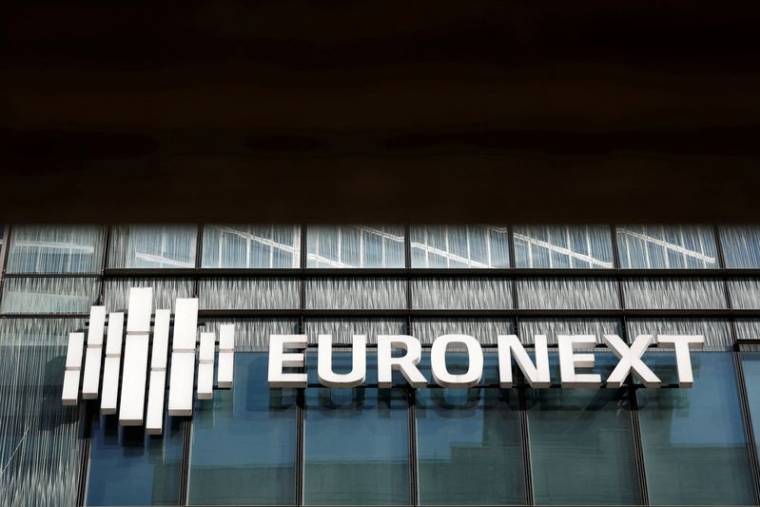 Photo d'archives de la bourse Euronext dans le quartier de La Défense à Paris