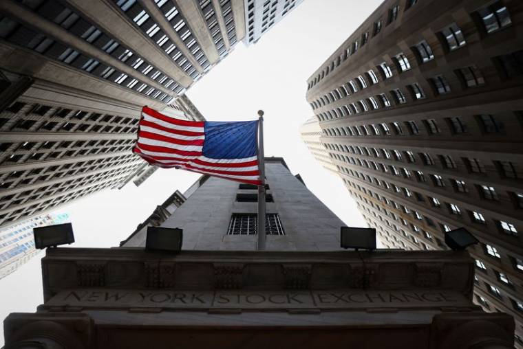 Photo du drapeau américain, visible à l'extérieur de la Bourse de New York (NYSE) à New York